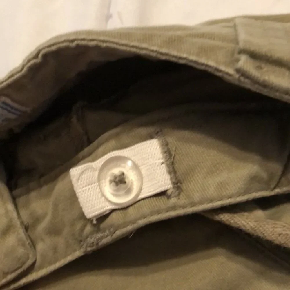 Old navy khaki shorts size 6 girls